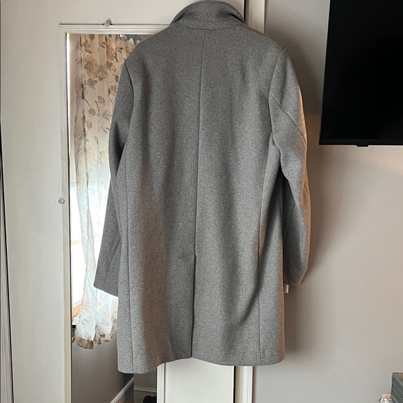 Hollister Men's Classic Gray Trench Coat - Picture 5 of 6